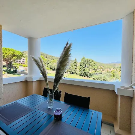 La Perle Blanche Apartment *